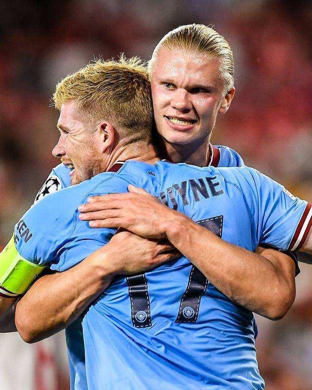 欧冠半场：蒂尔破门，阿尔瓦雷斯扳平，埃因霍温1-1马竞