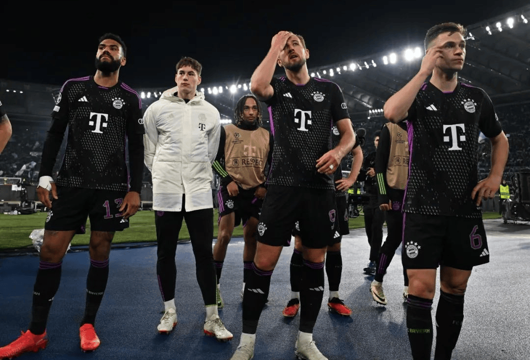 卡斯尔成马刺队史第三位在21岁以下得到30+10+5的球员