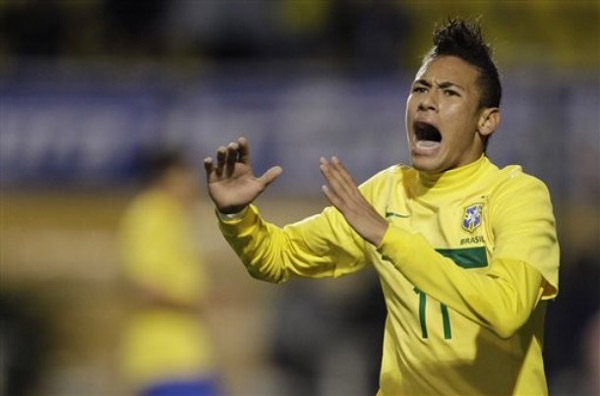 申花官方庆生海报出现低级翻译错误，将32nd写成32th