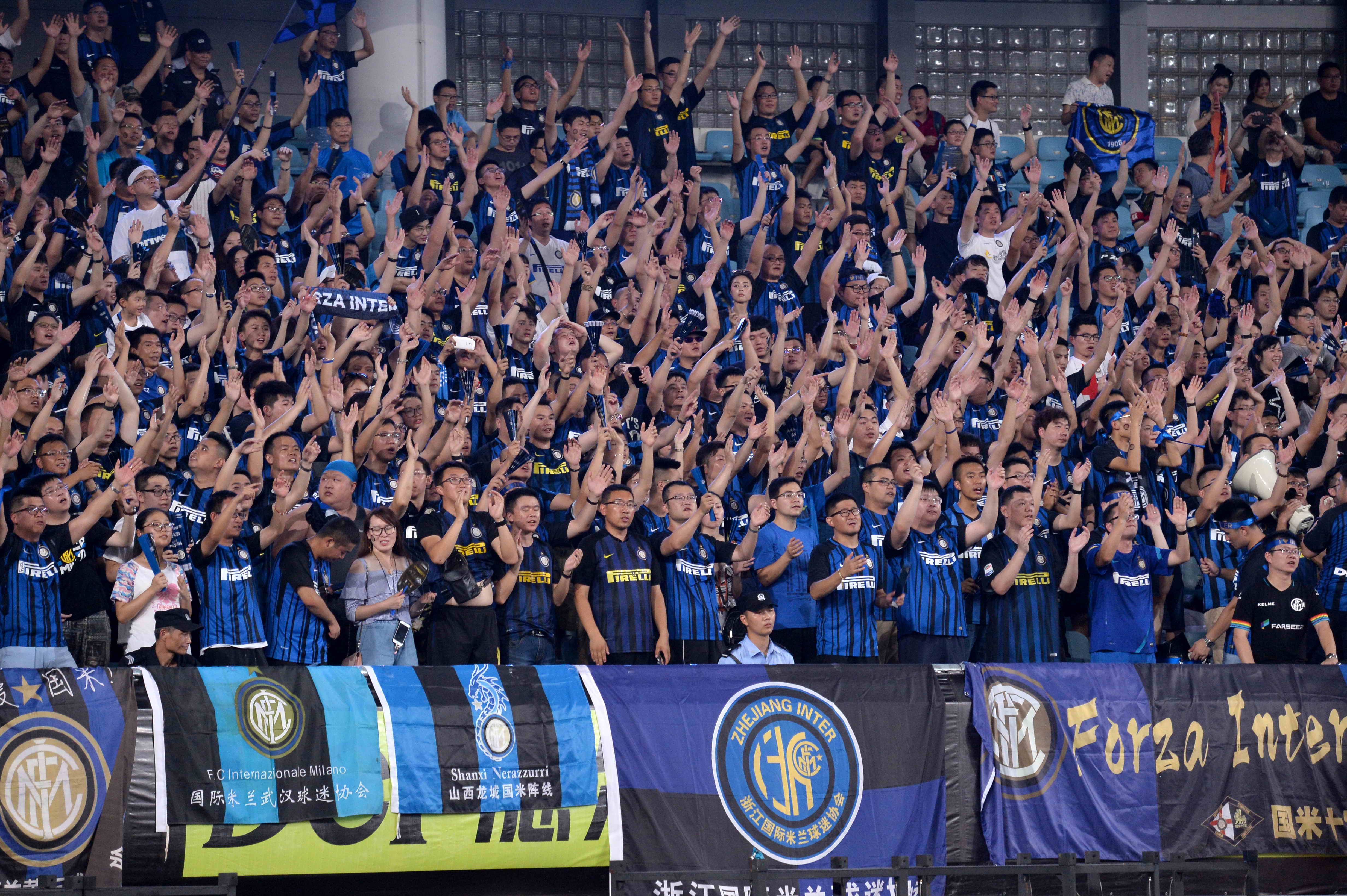 世体：莱万多夫斯基点亮纽约帝国大厦，以庆祝波兰独立日