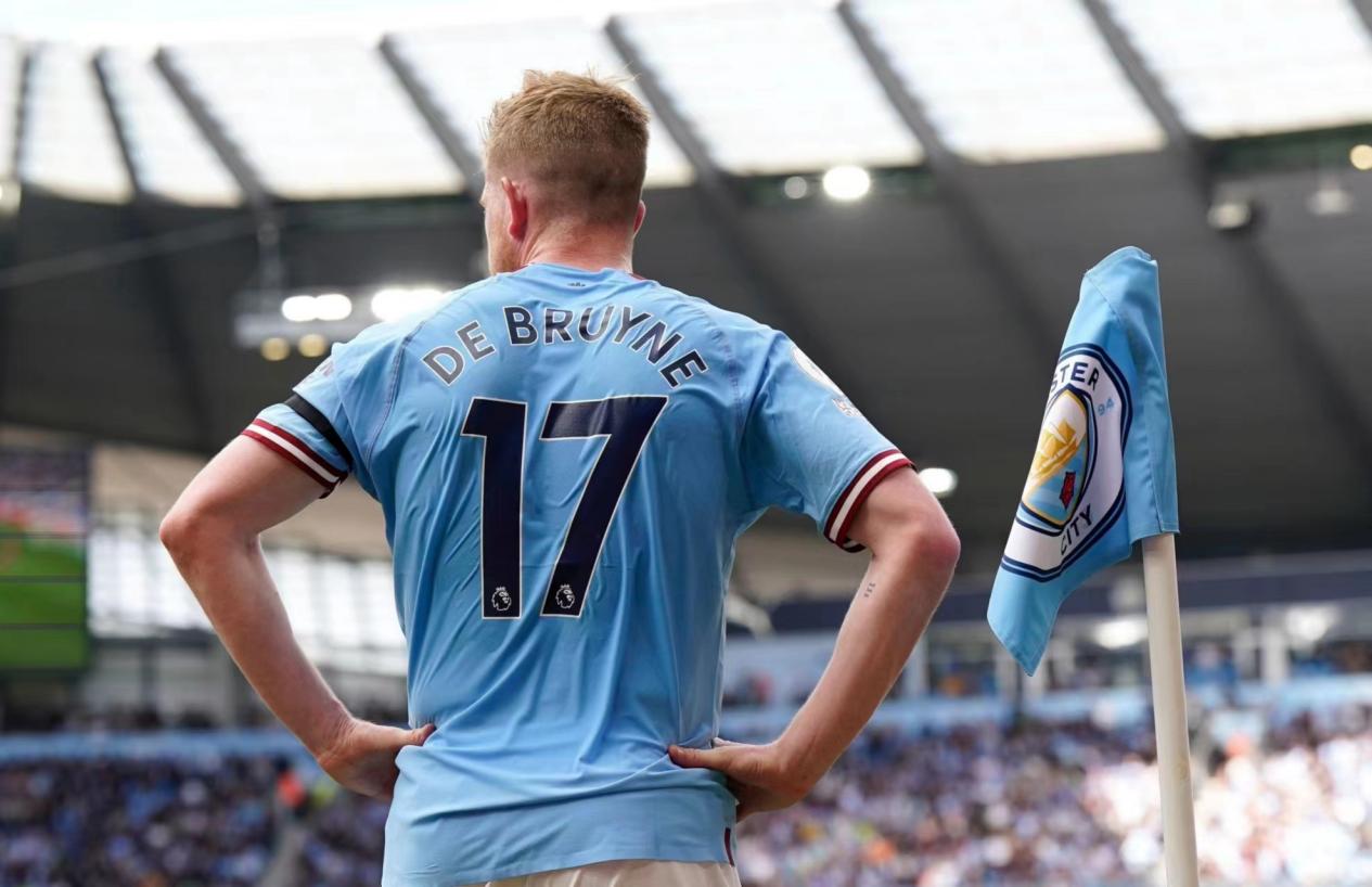 报16连胜终结之仇！凯恩破门追平姆巴佩，拜仁3-2柏林联合三线狂飙