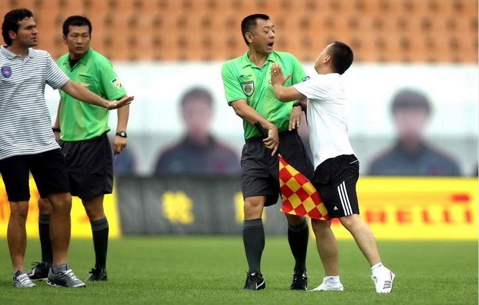 范戴克第72次以队长身份代表荷兰队出场，超越德波尔队史第一