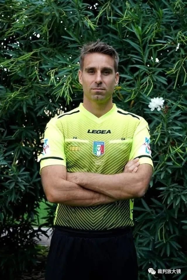 詹姆斯关键篮板抢断助球队逆转