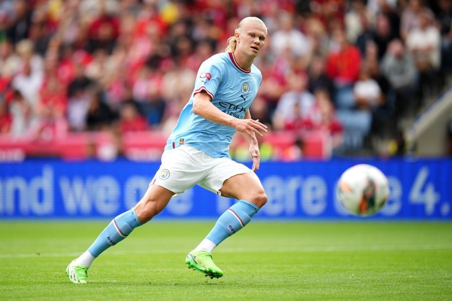 互致问候，U17世界杯期间日本队与墨西哥队在酒店相互列队致意